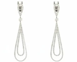 Boucles d'oreilles pendantes en or blanc et diamants