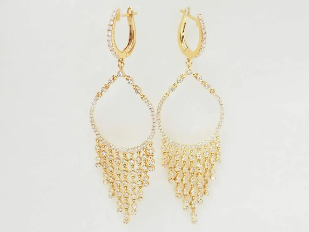 Boucles d'oreilles pendantes à pampilles en or jaune et diamants