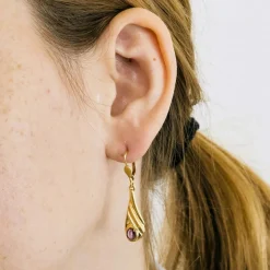 Boucles d'oreilles pendantes saphirs roses, diamants, or jaune