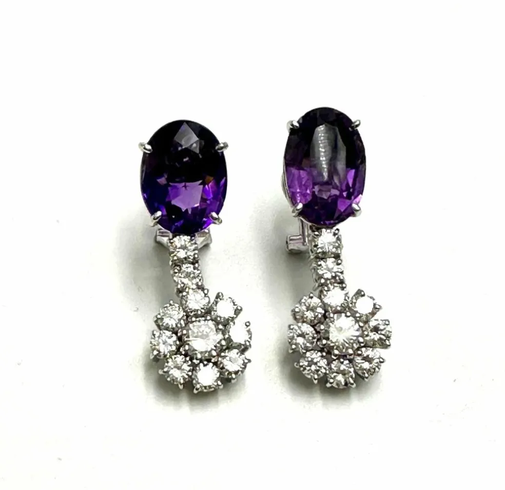 Boucles d'oreilles pendantes améthystes et diamants taille brillant
