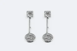 Boucles d'oreilles pendantes en or blanc et diamants