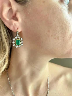 Boucles d'oreilles pendantes en or et diamants émeraude de Colombie Art Déco