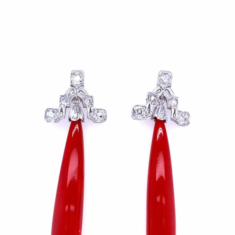 Boucles d'oreilles pendantes Art déco Diamants et Corail