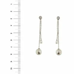 Boucles d'oreilles pendantes en perles et diamants