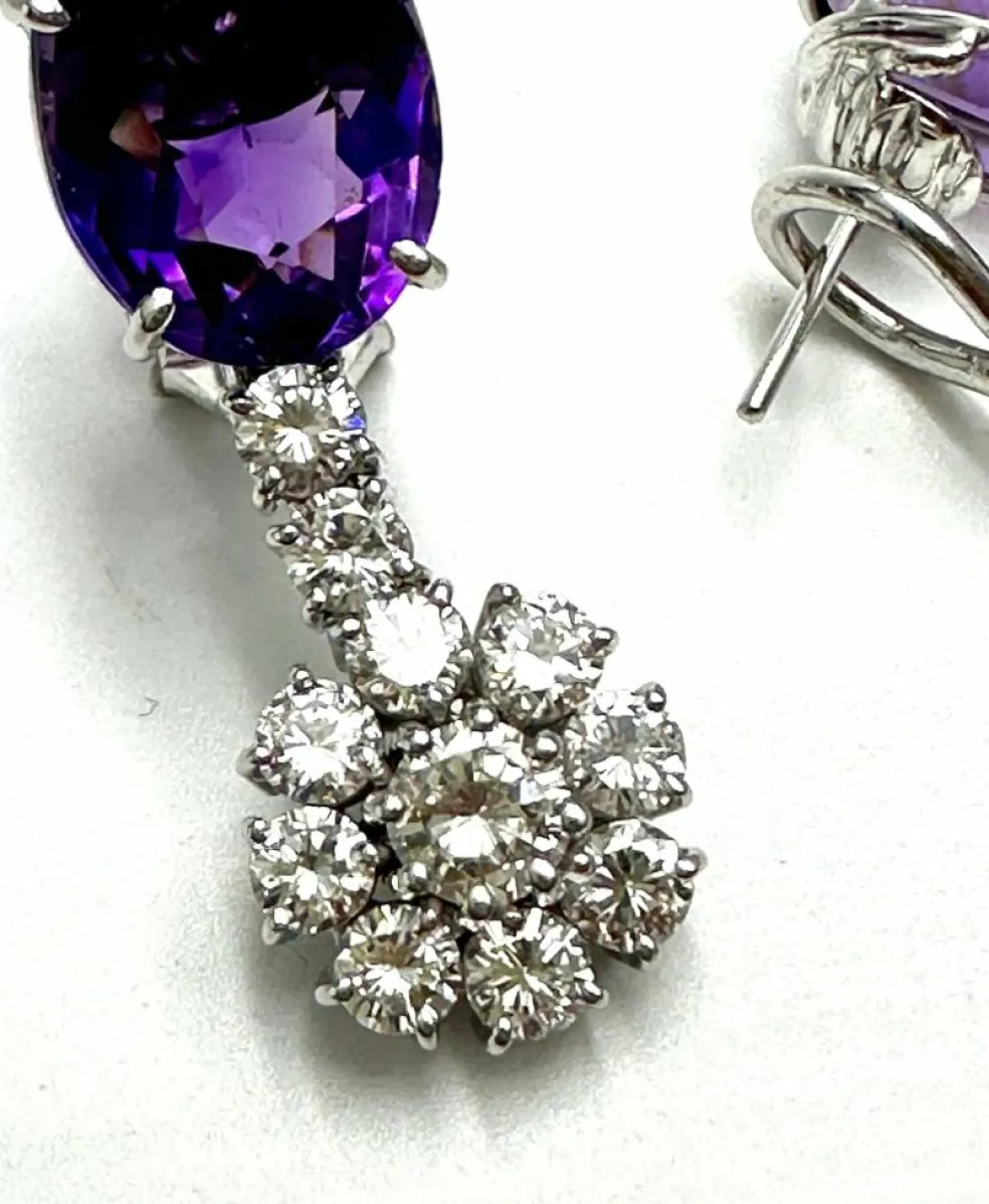 Boucles d'oreilles pendantes améthystes et diamants taille brillant