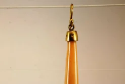 Boucles d'oreilles pendantes en or et corail antique