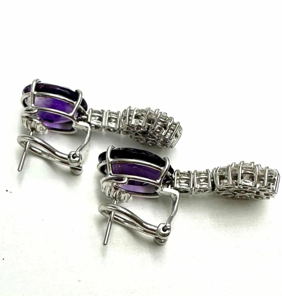 Boucles d'oreilles pendantes améthystes et diamants taille brillant