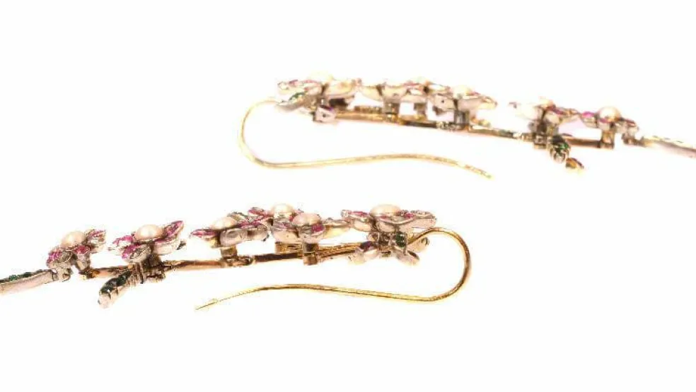 Boucles d'oreilles pendantes, diamants, perles, rubis
