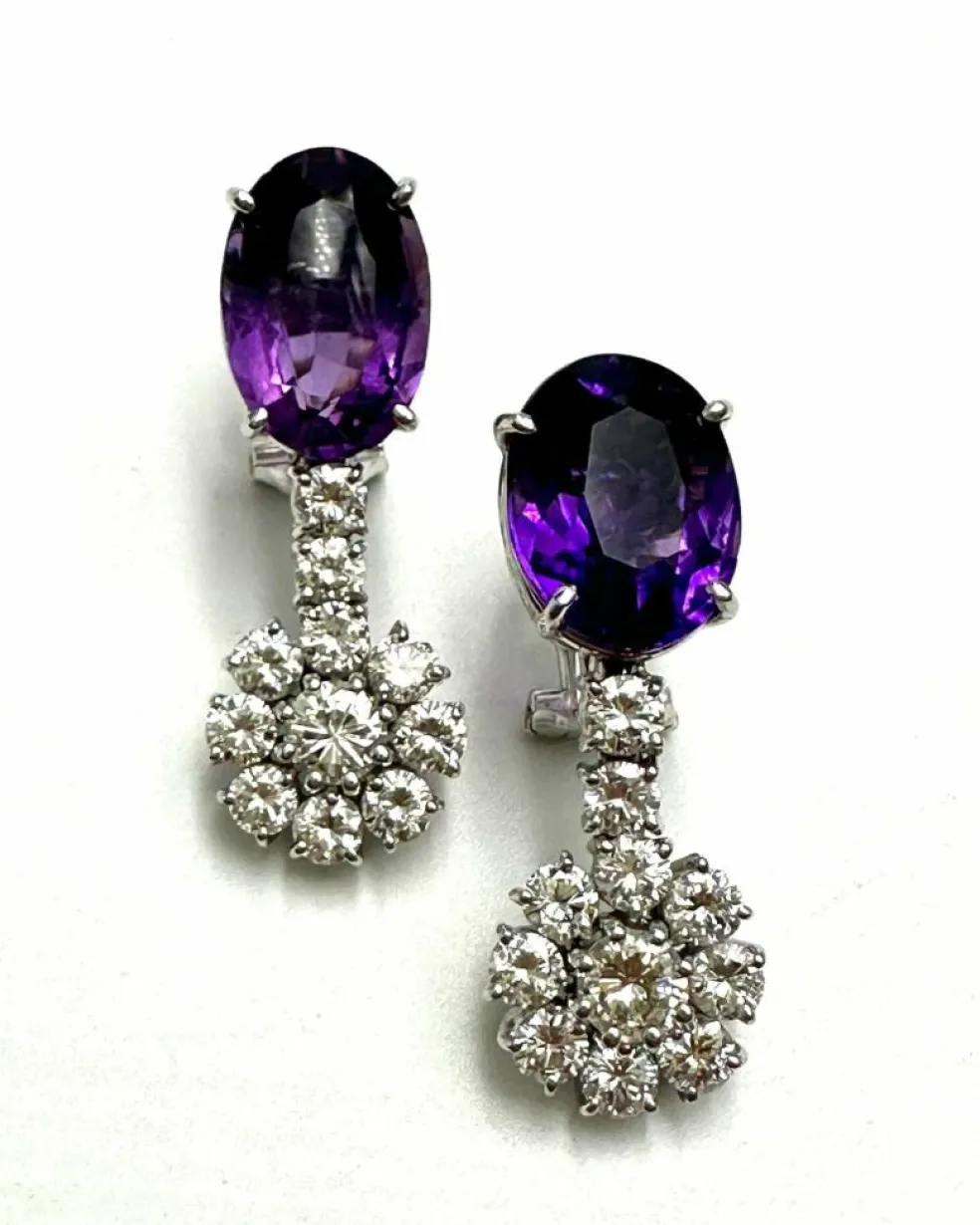Boucles d'oreilles pendantes améthystes et diamants taille brillant