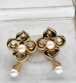 Boucles d'oreilles perlées anciennes