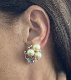 Boucles d'oreilles perles pierres de couleur et diamants