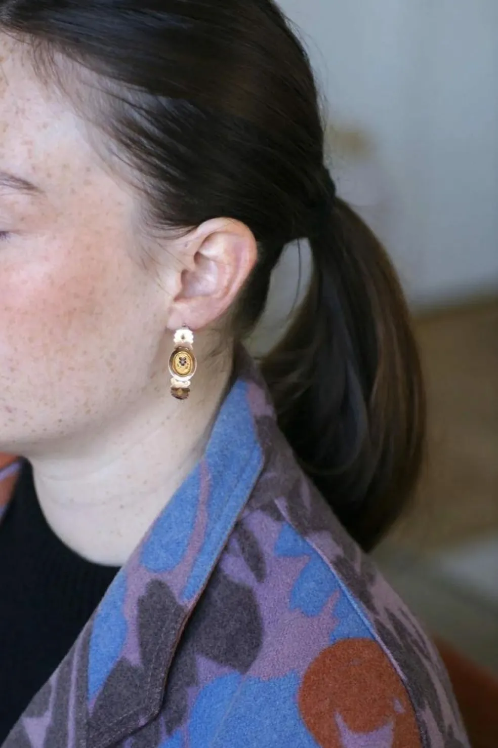 Boucles d'oreilles poissardes anciennes or rose et jaune et émail