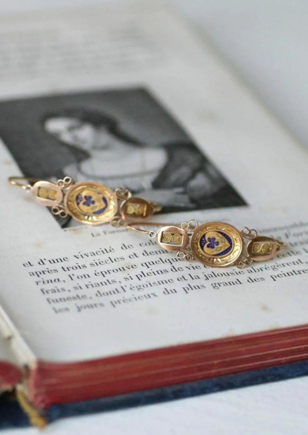 Boucles d'oreilles poissardes coeur et fleur émail sur or rose et jaune