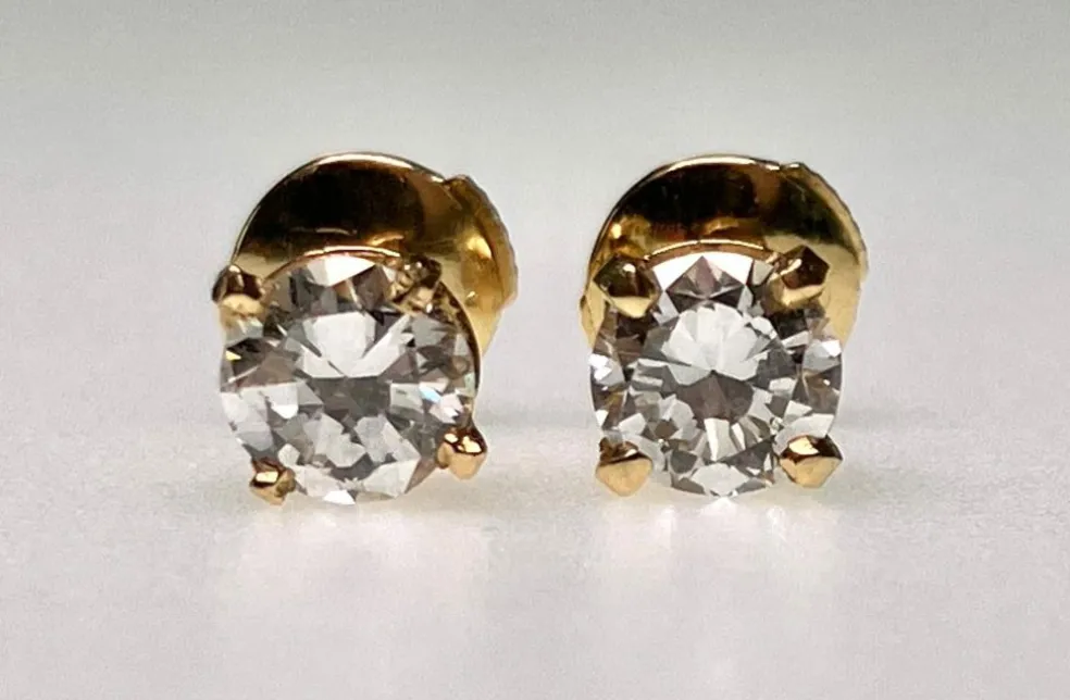 Boucles d'oreilles puces or gris diamants