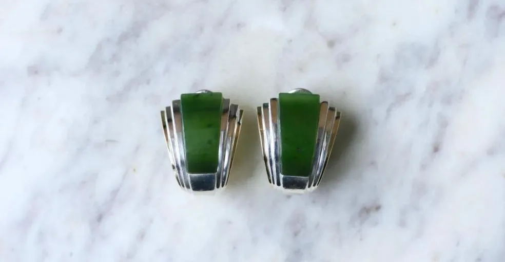 Boucles d'oreilles puiforcat par andré vassort jade sur or jaune et argent