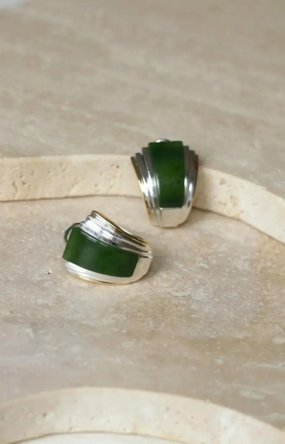 Boucles d'oreilles puiforcat par andré vassort jade sur or jaune et argent