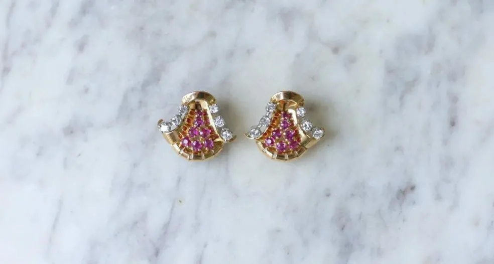 Boucles d'Oreilles Rétro Or Rose, rubis, et diamants