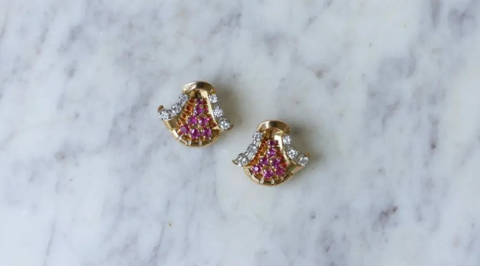 Boucles d'Oreilles Rétro Or Rose, rubis, et diamants