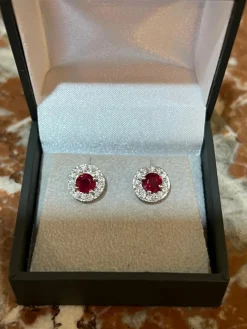 Boucles d'Oreilles Rubis Birman Diamants Or Gris 18 Carats