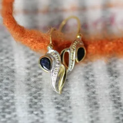 Boucles d'oreilles saphirs deux ors en dormeuses
