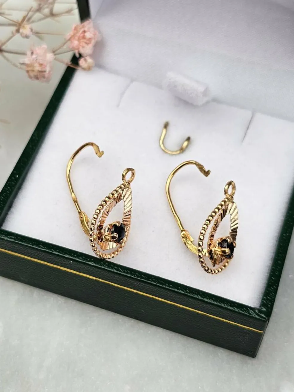 Boucles d'oreilles saphirs or rose
