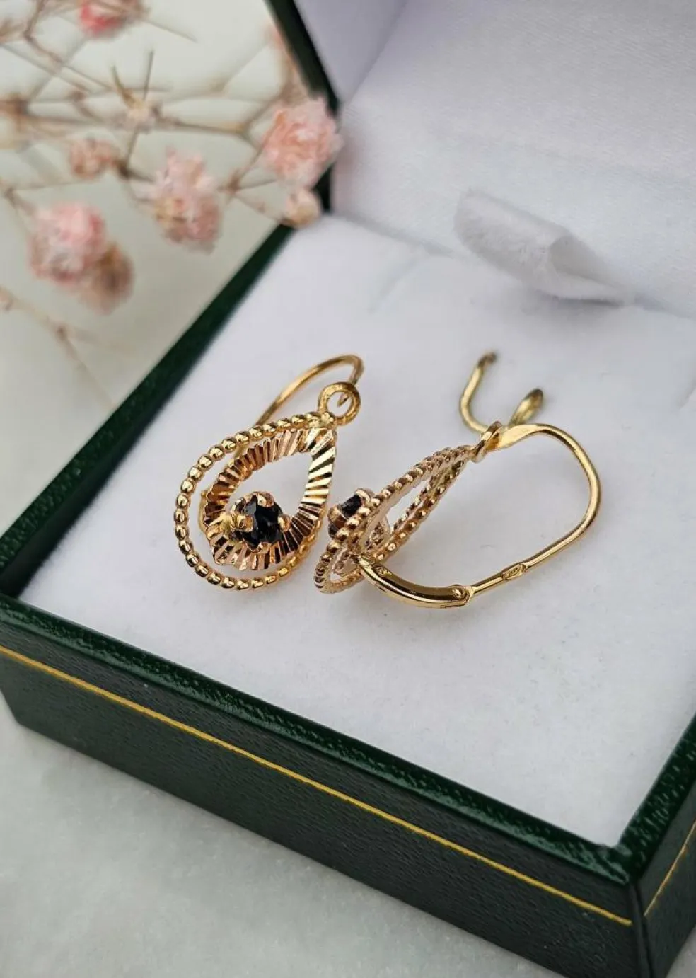 Boucles d'oreilles saphirs or rose