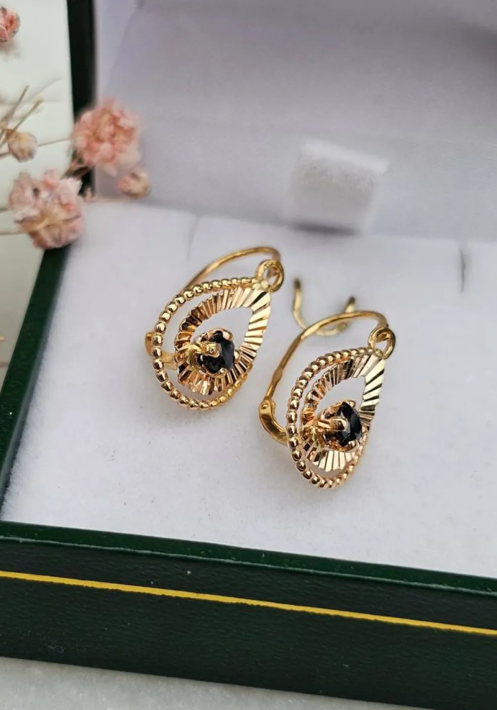 Boucles d'oreilles saphirs or rose