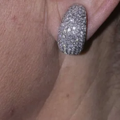 Boucles d'oreilles TAUBE en or blanc, pavé de diamants
