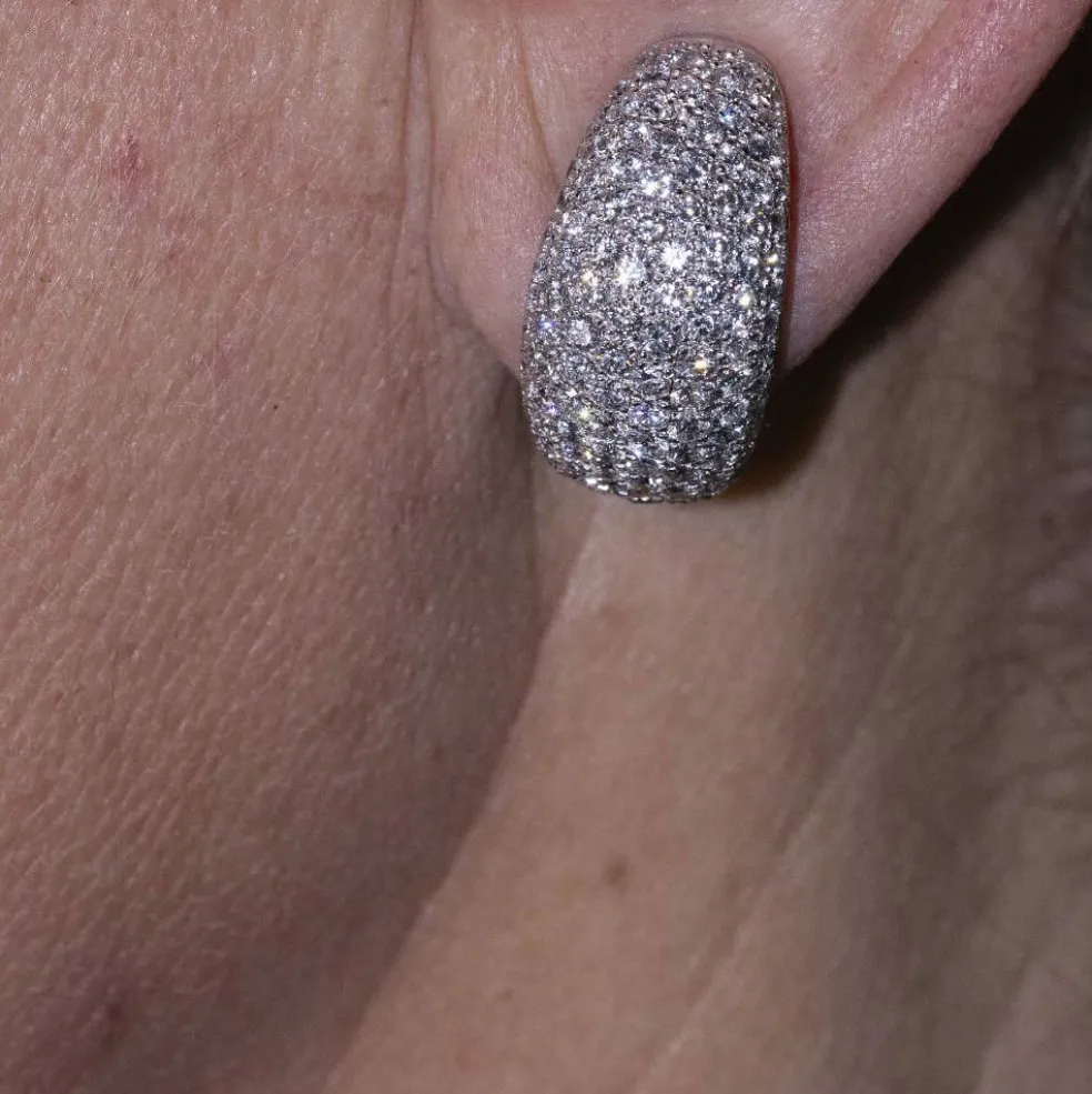 Boucles d'oreilles TAUBE en or blanc, pavé de diamants