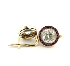 Boucles d'oreilles uniques en or jaune avec diamants et rubis importants