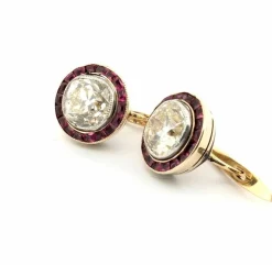 Boucles d'oreilles uniques en or jaune avec diamants et rubis importants