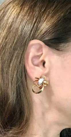 Boucles d'oreilles vintage noeuds or jaune et diamants