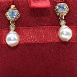 Boucles d'oreilles vintage en perles Akoya et rubis aigue-marine