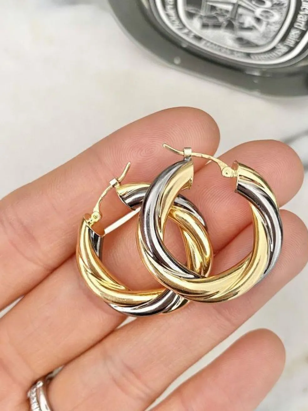 Boucles d'oreilles vintage créoles torsadées en or jaune