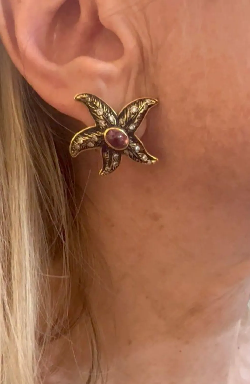Boucles d'Oreilles Vintage Etoiles de Mer Tourmaline Diamants Email Or Jaune 18 Carats