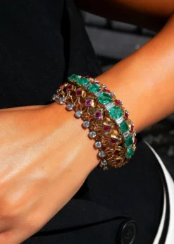 Bracelet 1940 Or Jaune, Emeraudes de Colombie, Diamants et Rubis