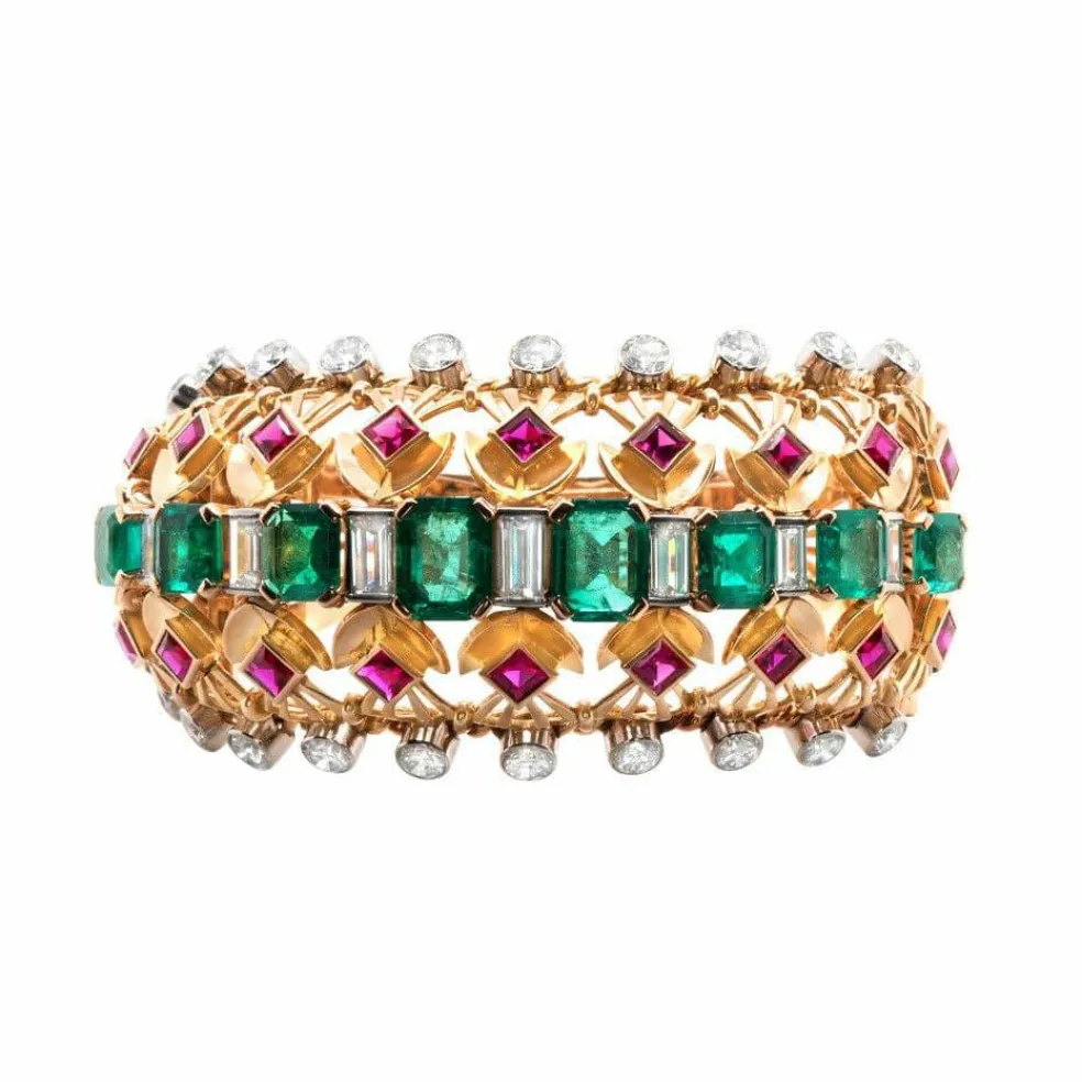 Bracelet 1940 Or Jaune, Emeraudes de Colombie, Diamants et Rubis