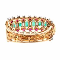 Bracelet 1940 Or Jaune, Emeraudes de Colombie, Diamants et Rubis