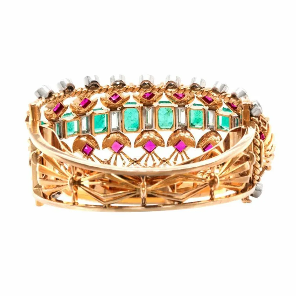Bracelet 1940 Or Jaune, Emeraudes de Colombie, Diamants et Rubis
