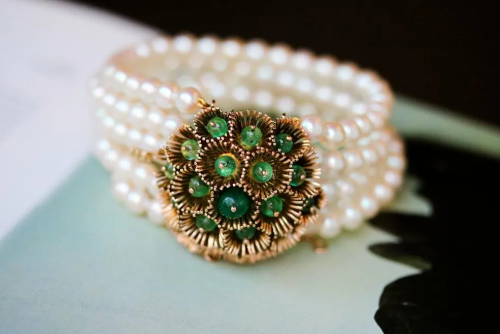 Bracelet 5 Rangs Perles de culture et Perles d'Emeraude avec Fermoir broche