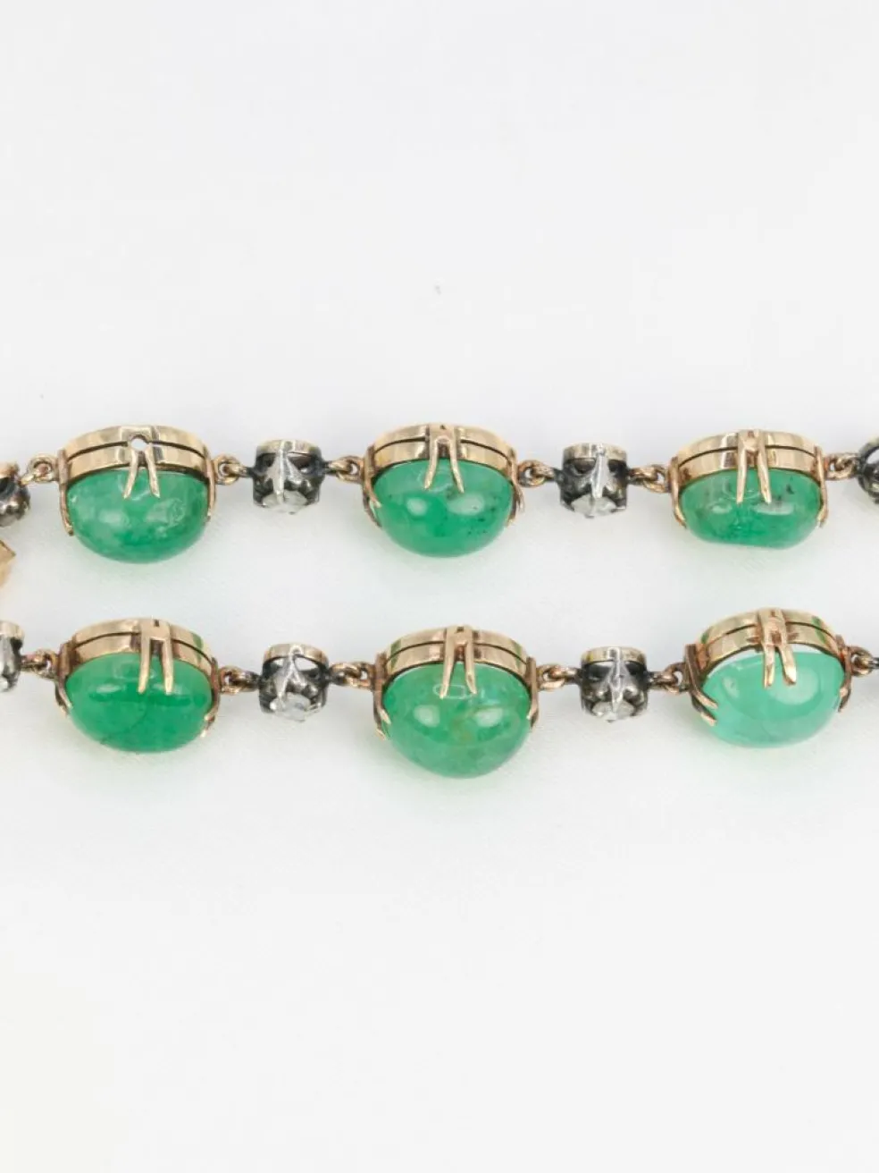 Bracelet ancien cabochons d'émeraudes or jaune diamants