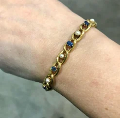 Bracelet ancien circa 1900, perles et saphirs, or jaune