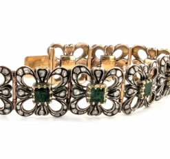 Bracelet ancien en or jaune et argent avec émeraudes et diamants