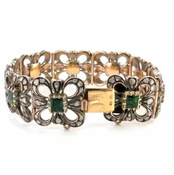 Bracelet ancien en or jaune et argent avec émeraudes et diamants