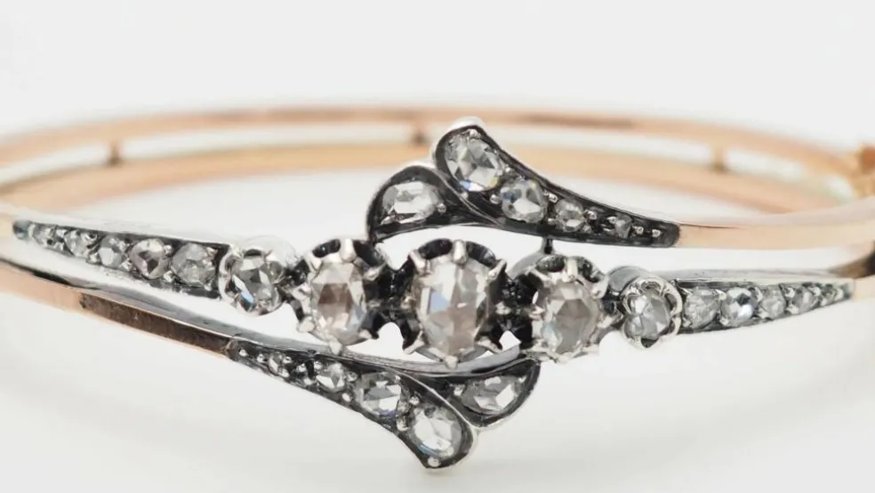 Bracelet ancien en or rose et argent serti de diamants