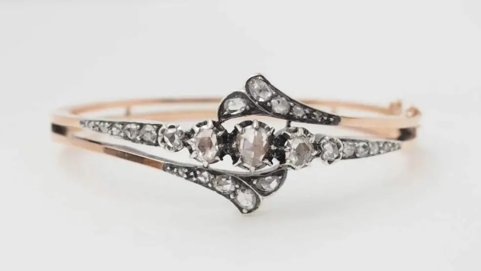 Bracelet ancien en or rose et argent serti de diamants