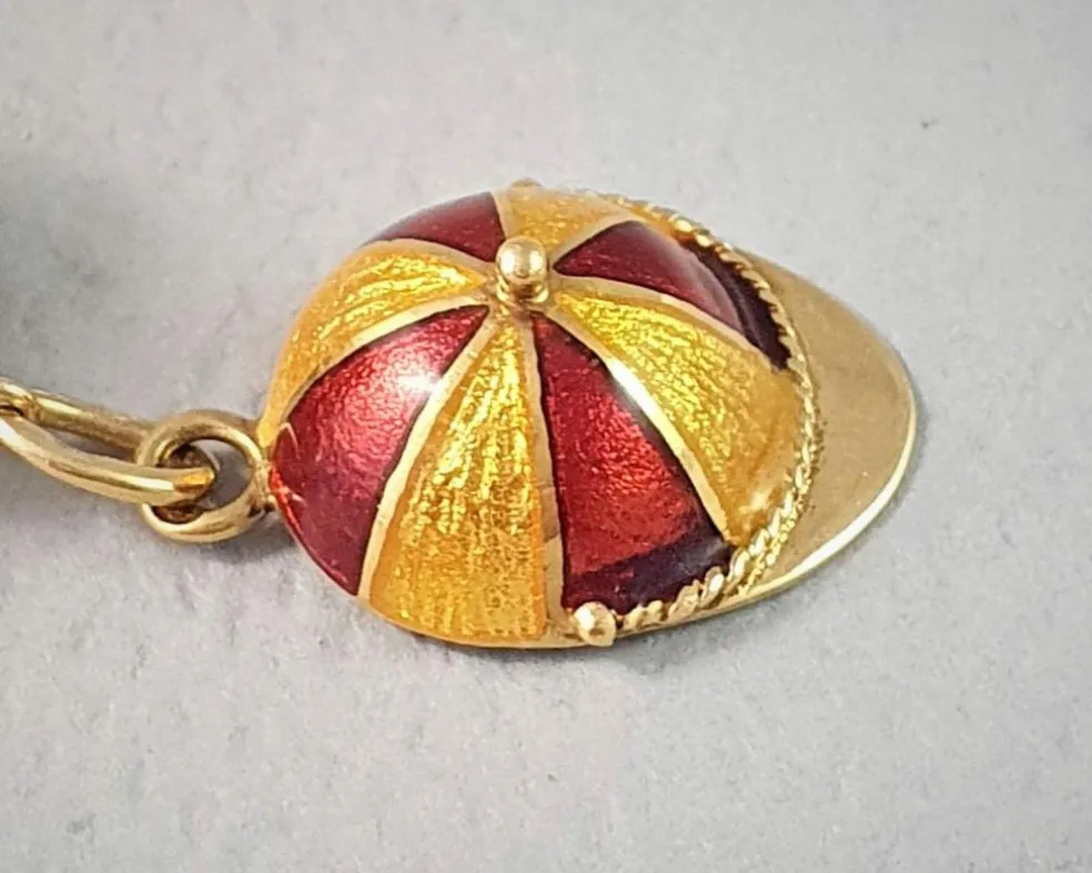 Bracelet ancien or jaune avec breloques