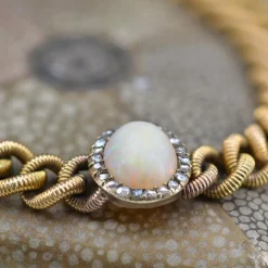 Bracelet ancienne gourmette et son motif opale diamants
