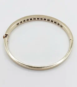 Bracelet Art Déco jonc or blanc diamants taille princesse