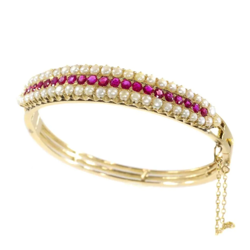 Bracelet avec rubis naturels et perles